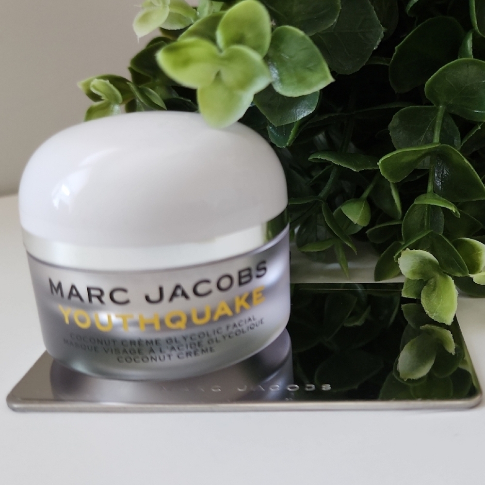 Marc Jacobs Youthquake Foundation - White and Silver